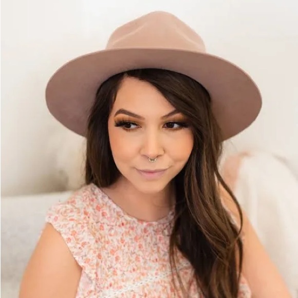 LACK OF COLOR FEDORA HAT 𝐓𝐇𝐄 𝐙𝐔𝐋𝐔 IN SAND COLOR - Picture 3 of 14